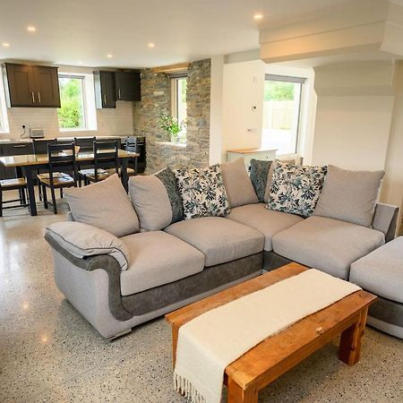 Killarney Old School Road Sleeps 6 Villa ภายนอก รูปภาพ