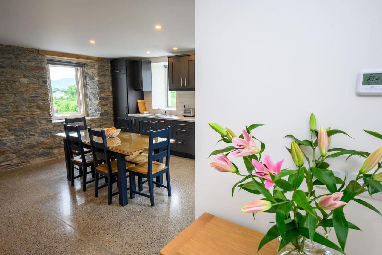 Killarney Old School Road Sleeps 6 Villa ภายนอก รูปภาพ